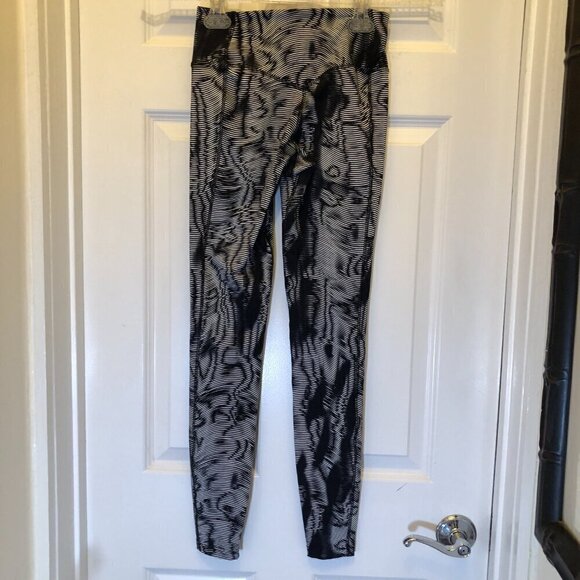 Nike Pants - Nike Women's Legendary Waves' Dri-fit Training Capris Size XS EUC